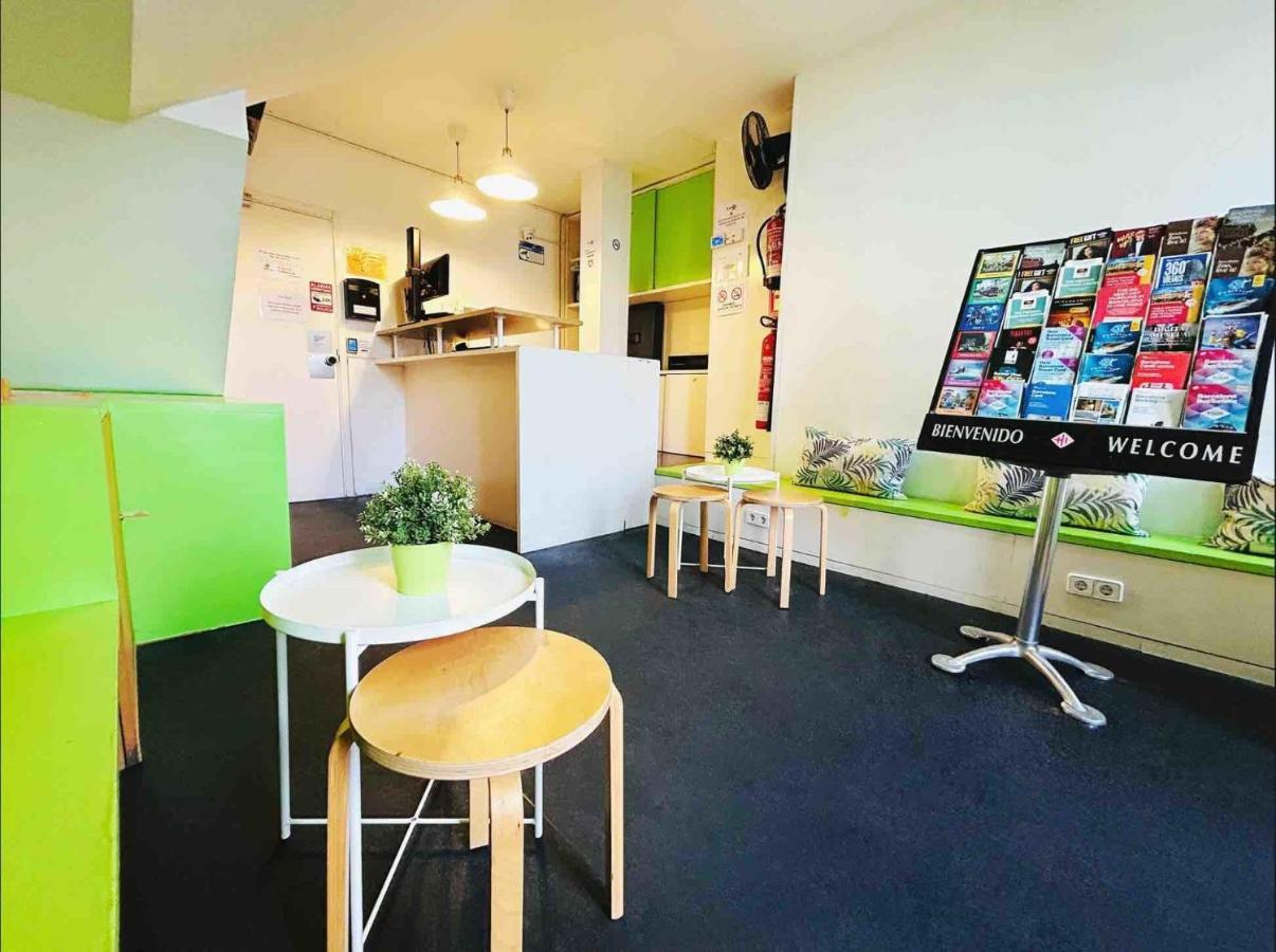 And Basic Universitat For Young Penzion Barcelona