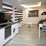 Conil Red-Black Apartment