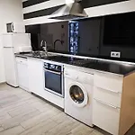 Conil Red-Black Apartment