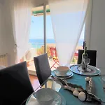 Nuria Seaview Beach-Apartment