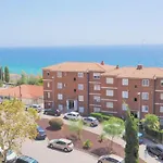 Nuria Seaview Beach-Apartment