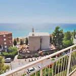 Nuria Seaview Beach-Apartment