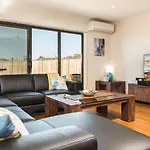 Cosy On Currawong