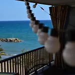 Seafront Apt Amazing Terrace 2 Double & 2 Single Bed