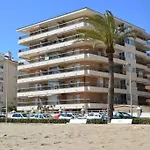 Seafront Apt Amazing Terrace 2 Double & 2 Single Bed