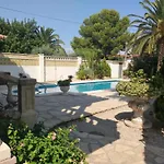 Mia448