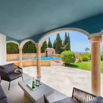 Villa Mimosa Sleeps 8 With Heated Pool