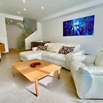 Chalet Con Piscina Privada En La Urb. De Puerto Rey