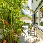 Resort Con Piscina Privada En Calle Carabeo