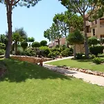 035 - Bright And Relaxing Two Bedroom Apartment With Sea Views From The Gardens
