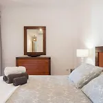 035 - Bright And Relaxing Two Bedroom Apartment With Sea Views From The Gardens