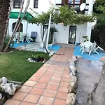 Casa-H -Pequeno Conjunto Casas Adosados