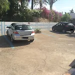 Casa-H -Pequeno Conjunto Casas Adosados