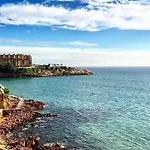 Renovado Apartamento En Zona Residencial A Pasos Del Mar