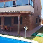 Chalet Moderno Con Piscina En Calafell