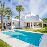 Modern And Luxurious Family Villa Close To The Beach