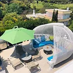 R02 Luxury Apartment In Villa With Pool And Garden