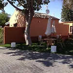 Casa Bungalows Con Jardin Privado Y Piscina Compa