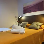 Estudio Con Jardincito Privado Barbacoa Y Piscina