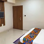 Fabhotel La Pearl