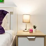 Cozy 3 Bedroom Flat With Balcony Close To Plaza Espana!