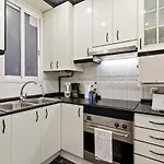 Cozy 3 Bedroom Flat With Balcony Close To Plaza Espana!