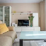 Luminosa Y Soleada Casa En El Centro De Torre Del Mar