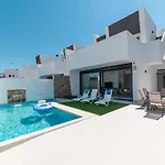 Strandnaera Villa Med Privat Pool