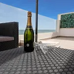100% Seaview, 2 Minutes To The Beach And Parking