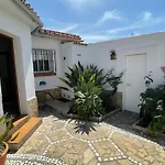 Chalet En Primera Linea Con 150M2 De Jardin Privado