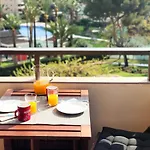 Fully Furnished Luxury Apartment By The Beach.