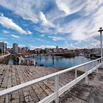 Arte Y Descanso. Apartamento Ubicado Al Lado Del Puerto Deportivo, En Pleno Casco Historico-Artistico De Cimadevilla Y Entre Las Dos Principales Playas De Gijon.