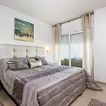 New Luxury 3-Bedroom Seaview Apt