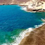 Spacious Apartment Just Few Steps Of The Ocean In La Caleta