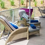 New Luxury 3-Bedroom Seaview Apt