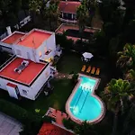 Villa Estilo Californiano Con Piscina