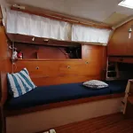 Cozy Sailboat In Barcelona!! No Showers