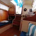 Cozy Sailboat In Barcelona!! No Showers