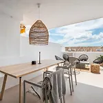 Fresh Renovated 2 Bed Apt In Best Location Rdr236