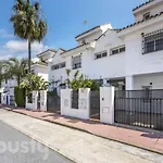 Preciosa Casa De 4 Habitaciones Y 3 Banos, Urbanizacion Los Naranjos, Puerto Banus