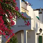 Marina Del Castillo, Duquesa Beachfront Apartment