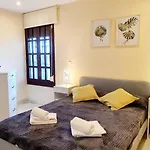Cozy Apartment On The Beach