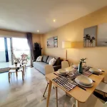 Cozy Apartment On The Beach