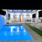 Cubo'S La Casita Blanca