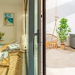 Centre-Terrace, Pool, Parking & Home-Office