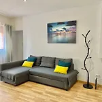 Comfortable Renovated Flat, Wifi!