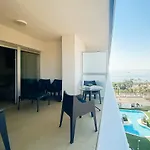 Crystal Modern Apt. - 1St Beach Line