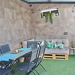 Chalet Moderno Con Pisicina
