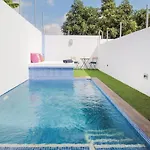 Gorgeous Home In Sayalonga With Wifi