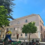 Araucaria Home